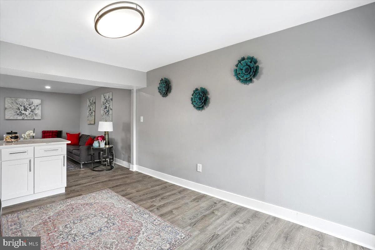 7635 Laytonia Drive photo 8