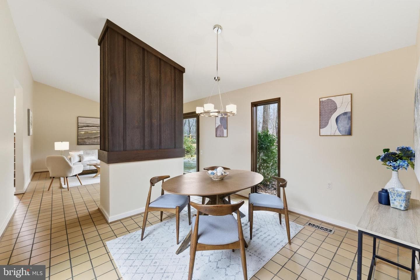 421 Beaumont Road photo 10