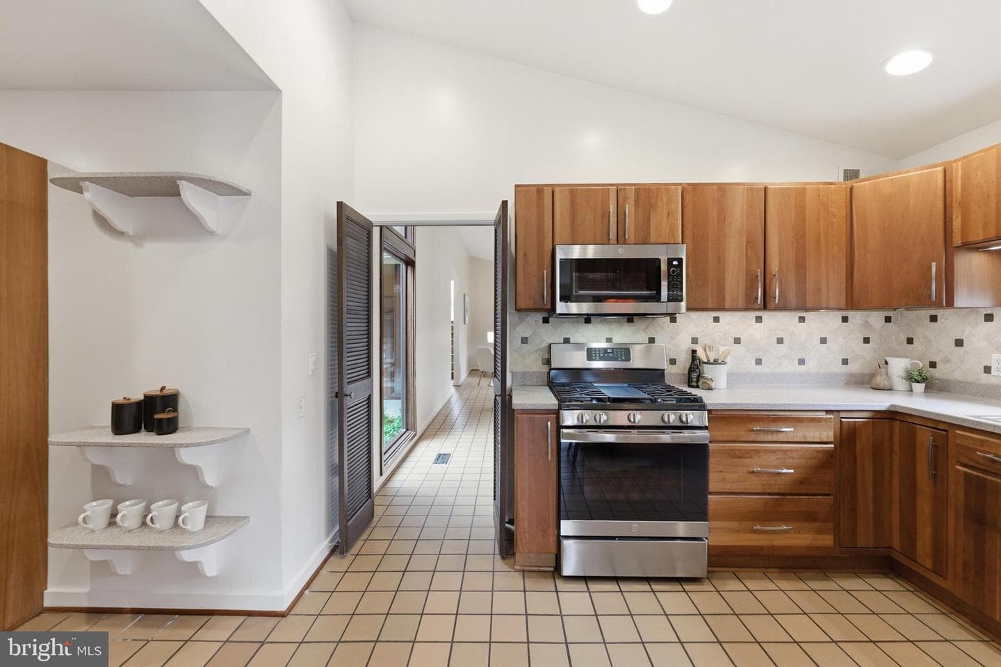 421 Beaumont Road photo 16