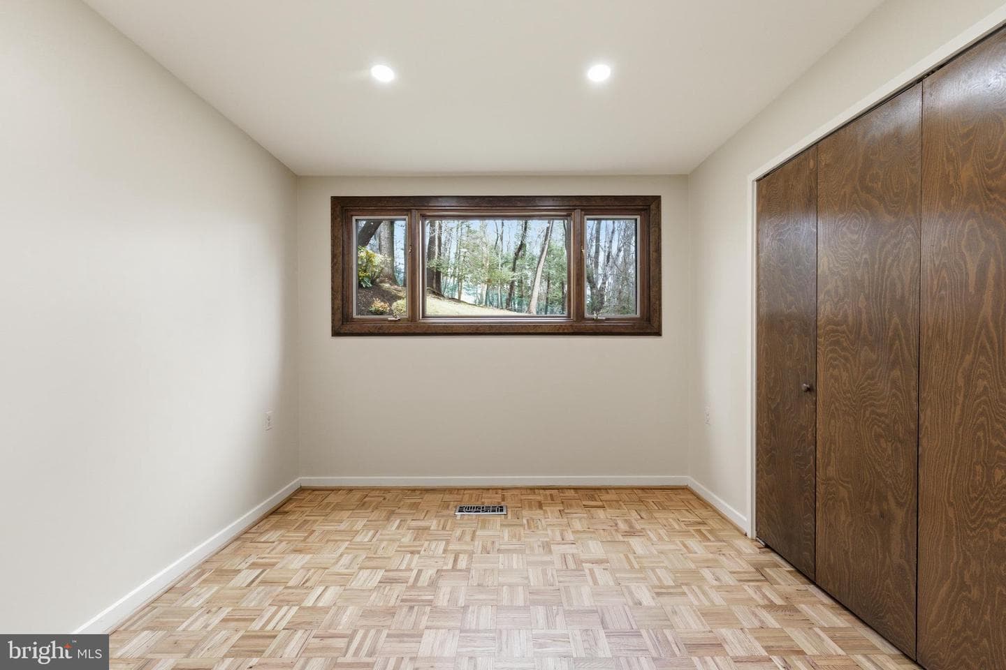 421 Beaumont Road photo 35