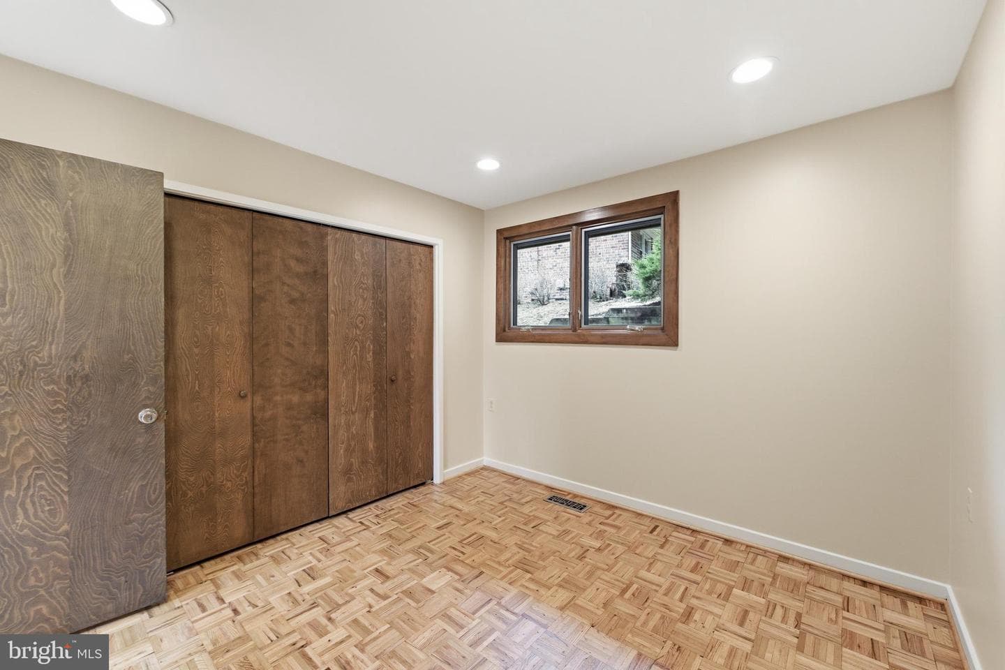 421 Beaumont Road photo 37