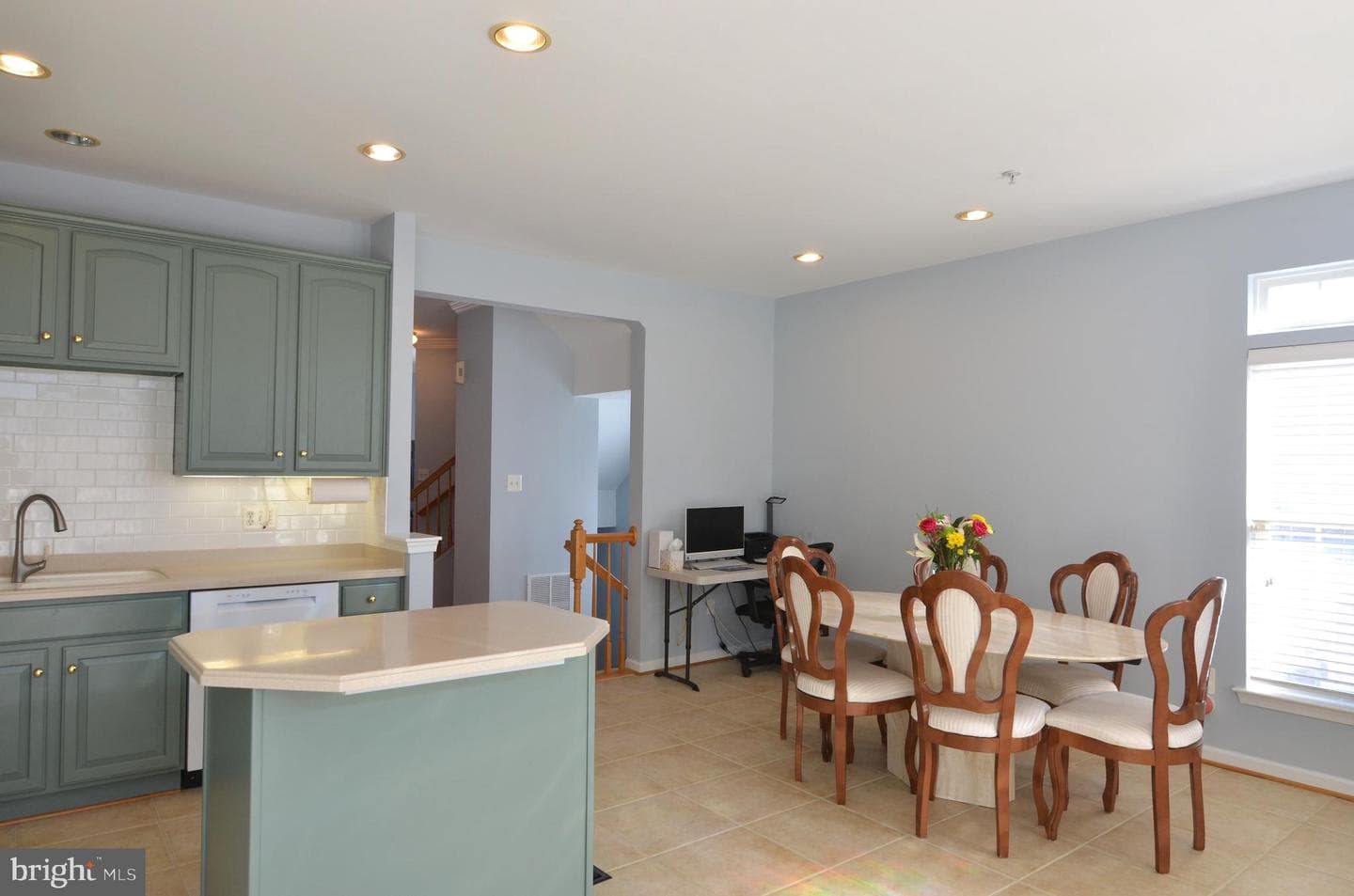 461 Clayhall Street photo 18
