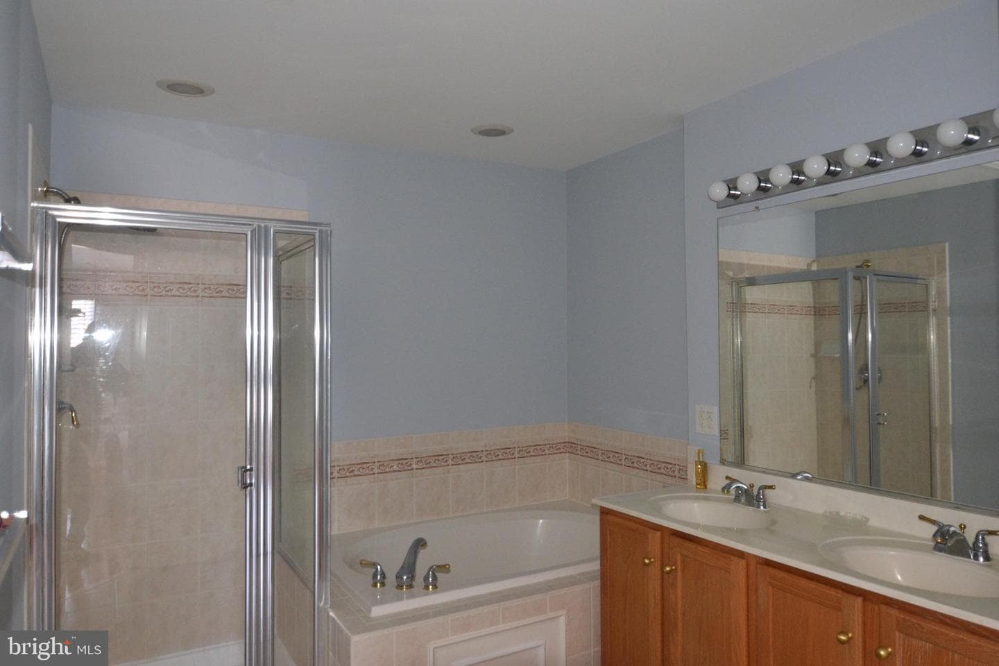 461 Clayhall Street photo 25