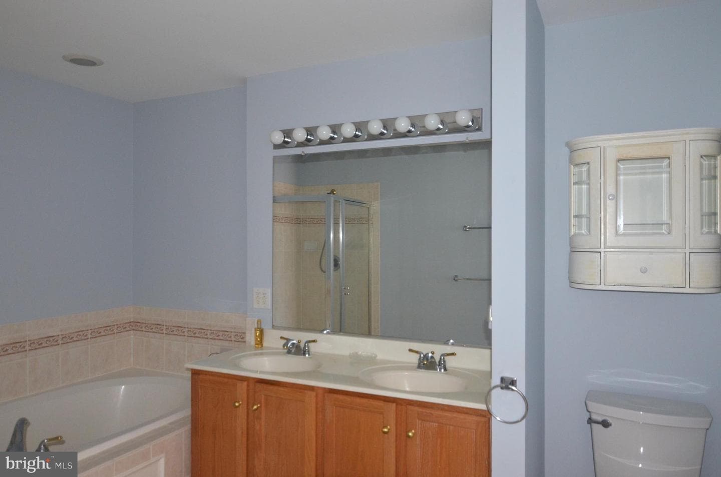 461 Clayhall Street photo 26