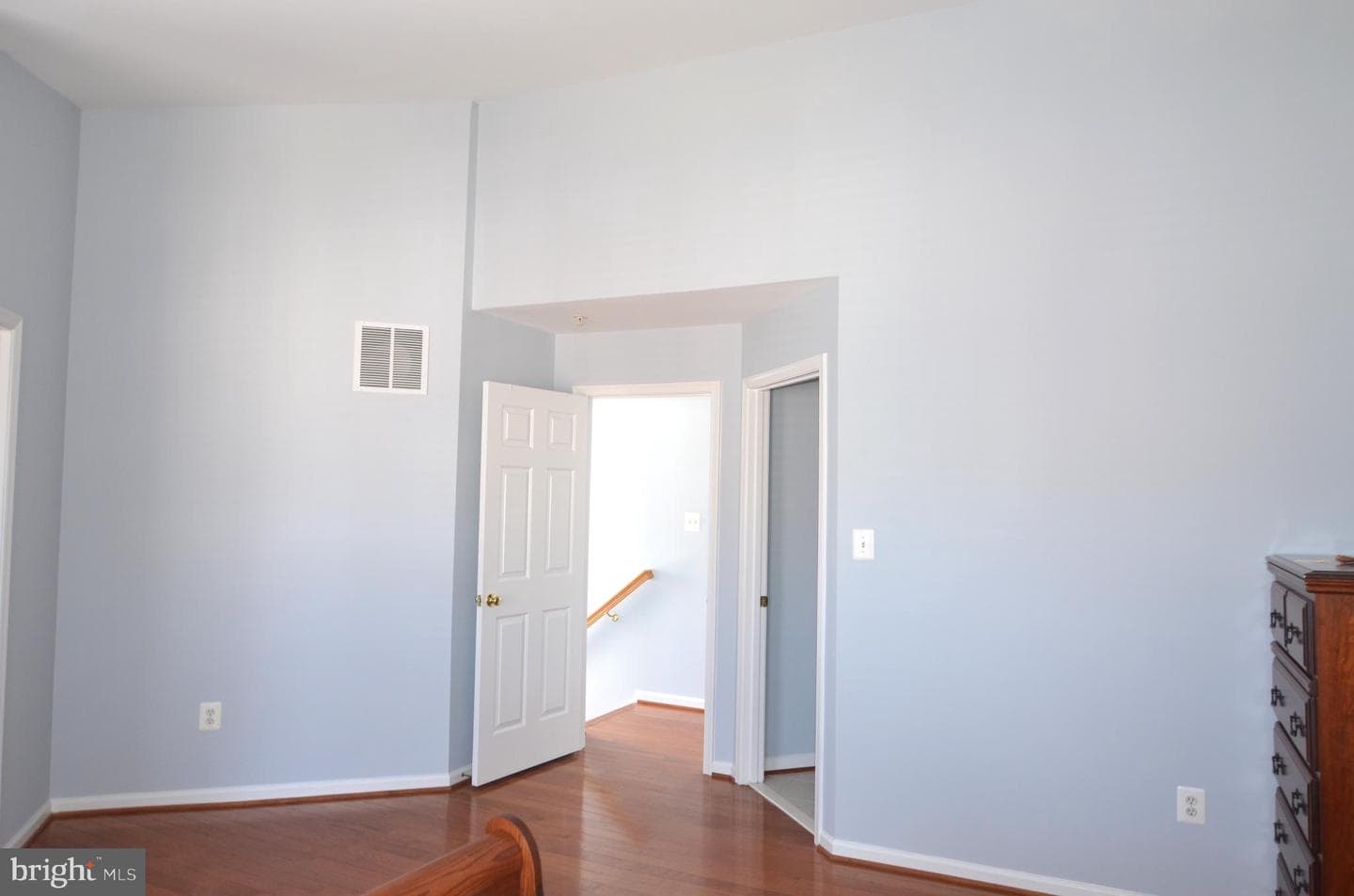461 Clayhall Street photo 27