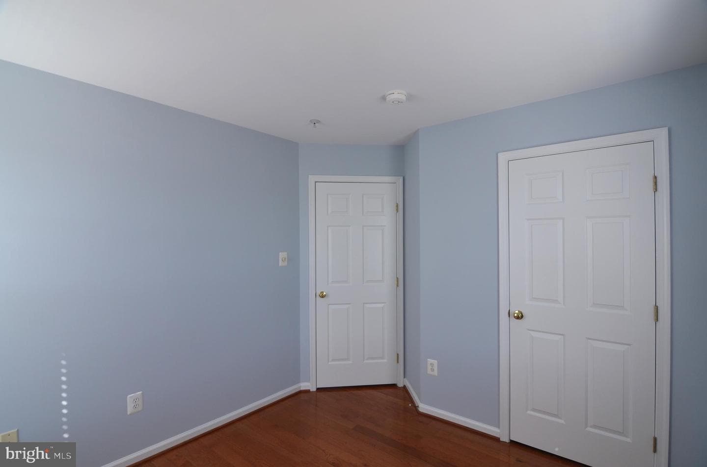 461 Clayhall Street photo 33