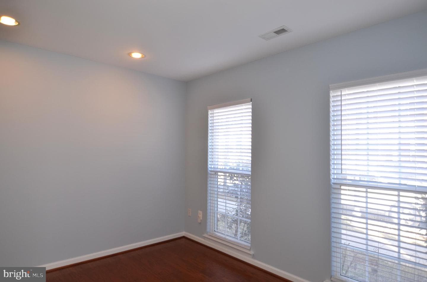 461 Clayhall Street photo 8