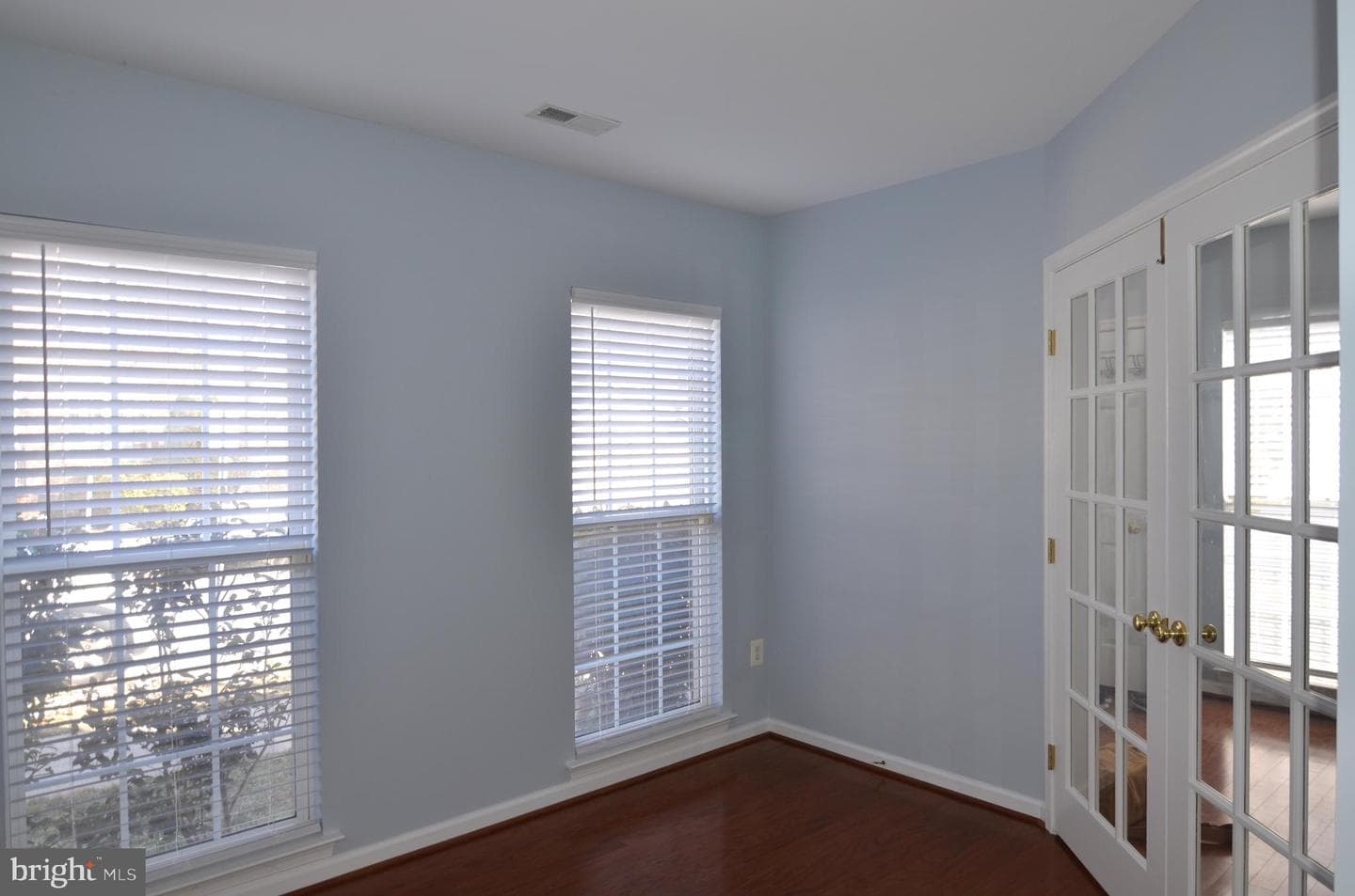 461 Clayhall Street photo 9