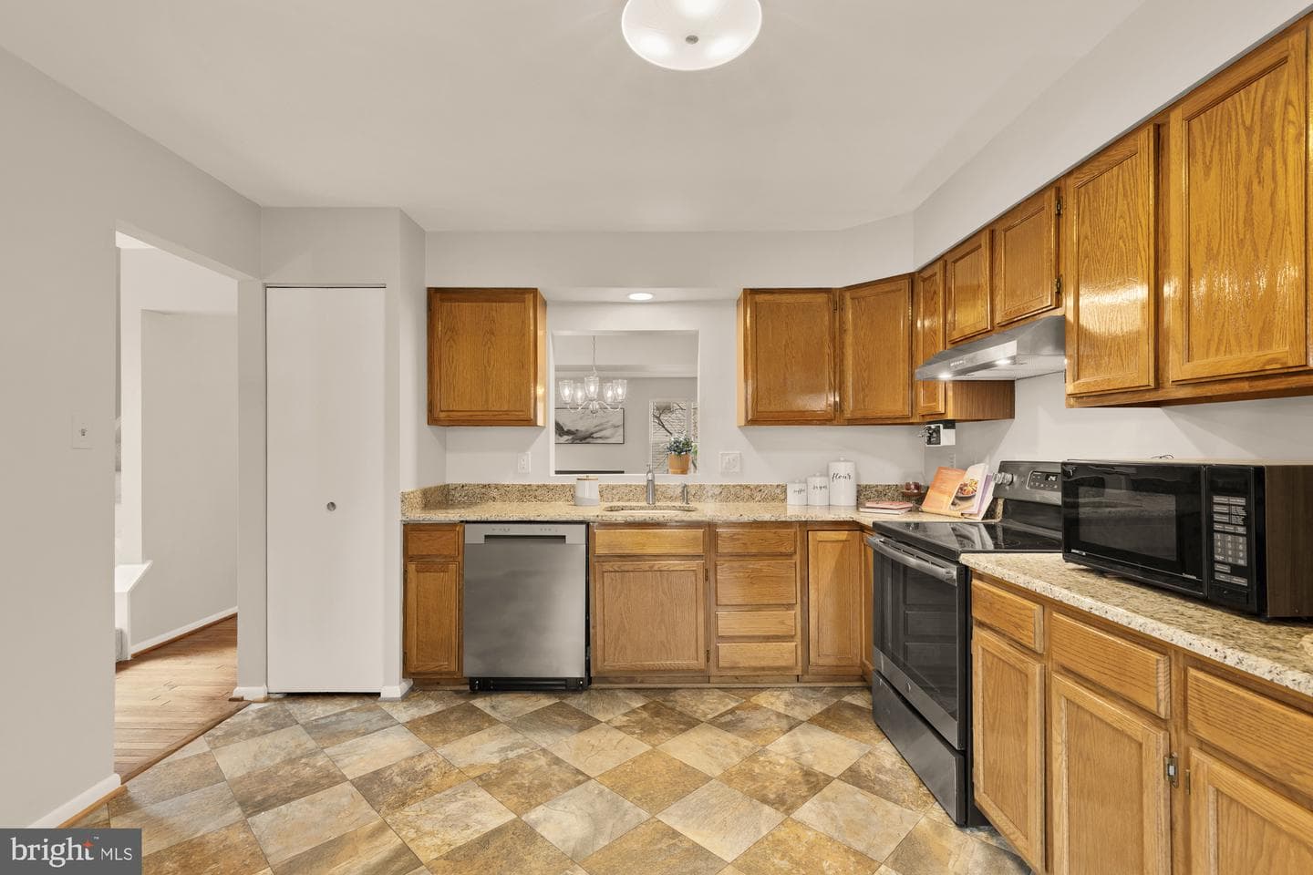 2890 Schoolhouse Circle photo 11