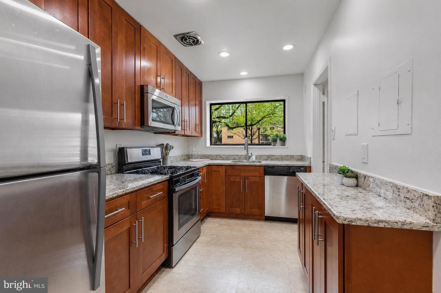 10636 Montrose Avenue #101 photo 4