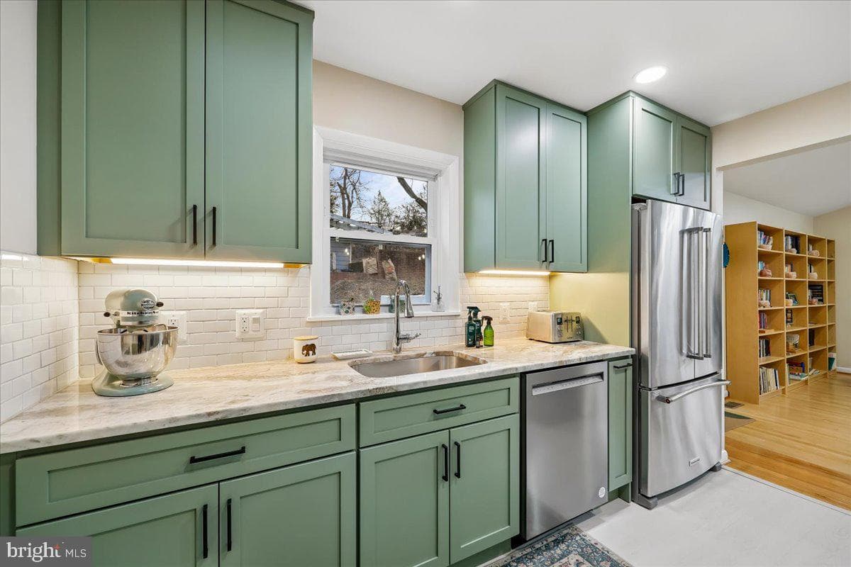 11403 Fairoak Drive photo 4