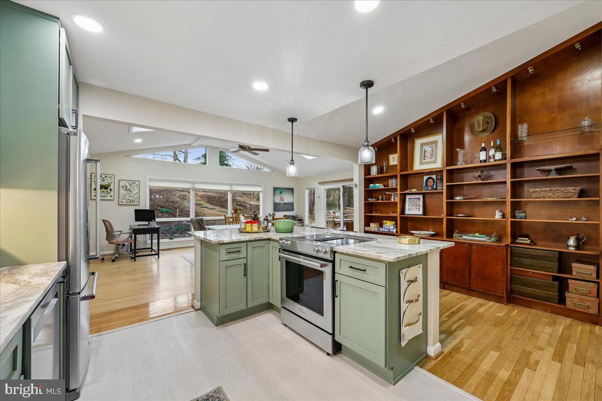 11403 Fairoak Drive photo 8