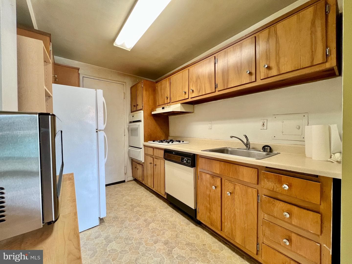 10201 Grosvenor Place #404 photo 7