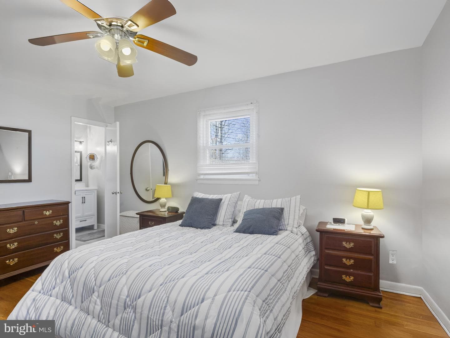 935 Loxford Terrace photo 14