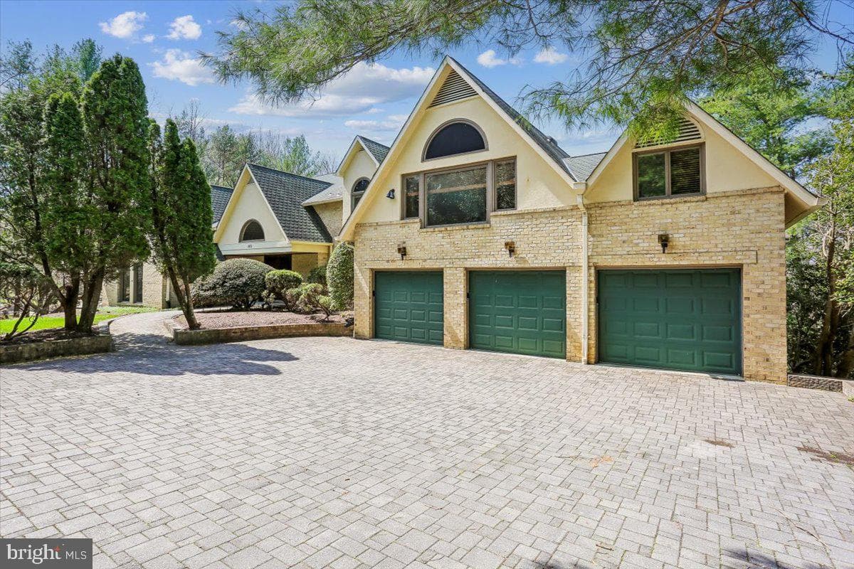 11112 Tara Rd, Potomac