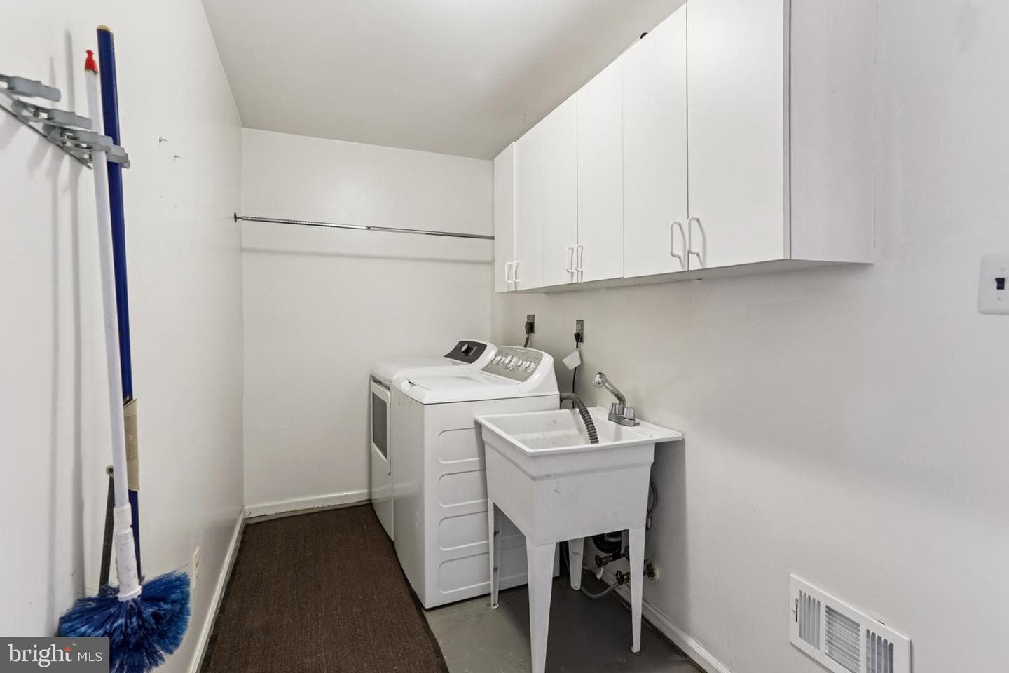 10233 Gainsborough photo 22