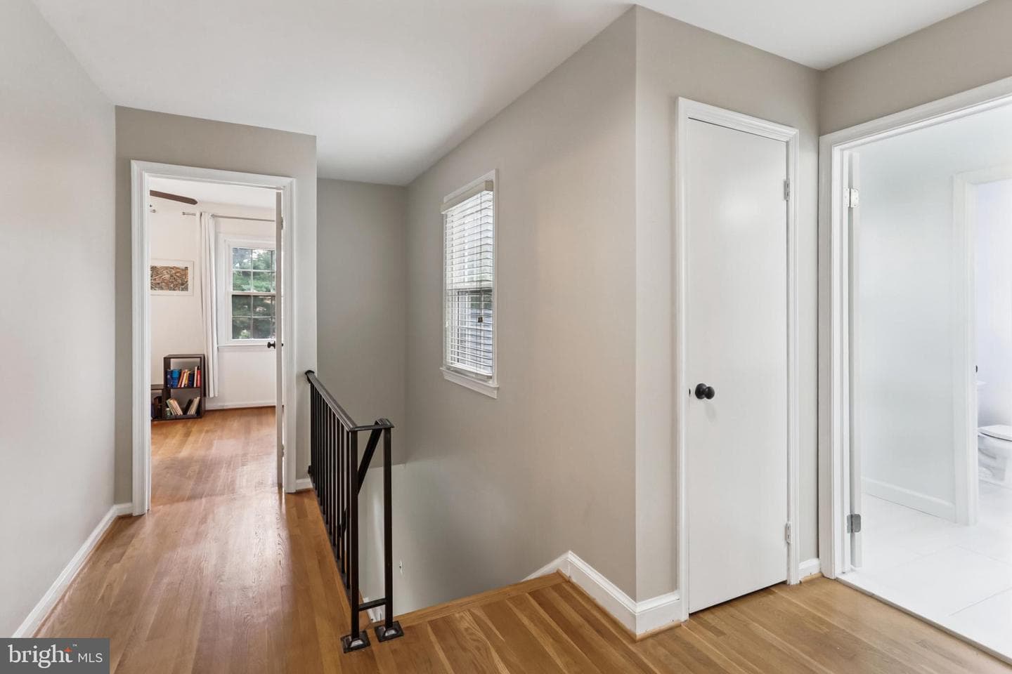 10233 Gainsborough photo 24