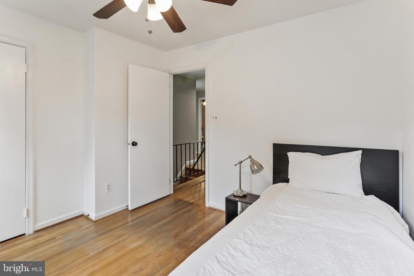 10233 Gainsborough photo 29