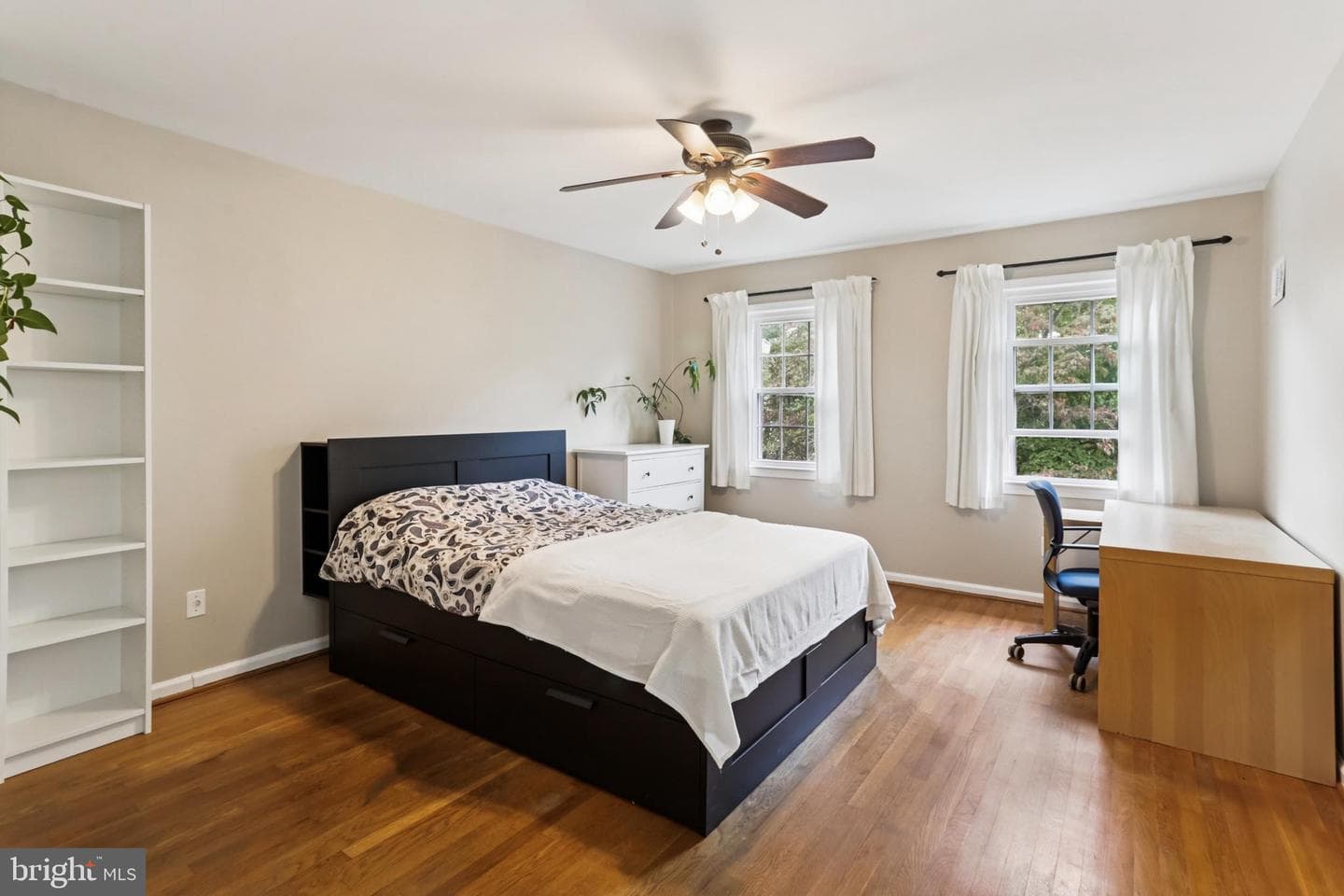 10233 Gainsborough photo 34