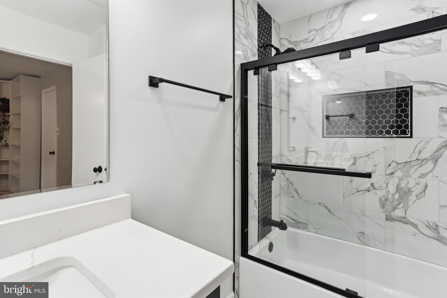 10233 Gainsborough photo 36
