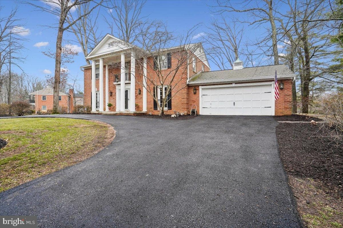 8812 Maxwell Drive photo 2