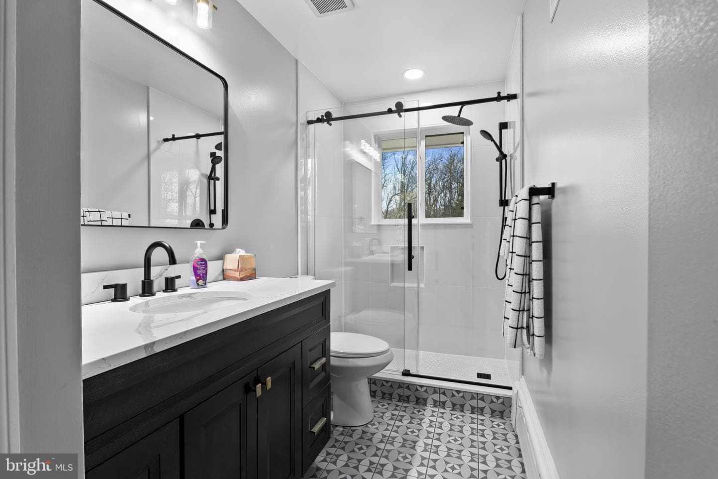 512 Quaint Acres Drive photo 3