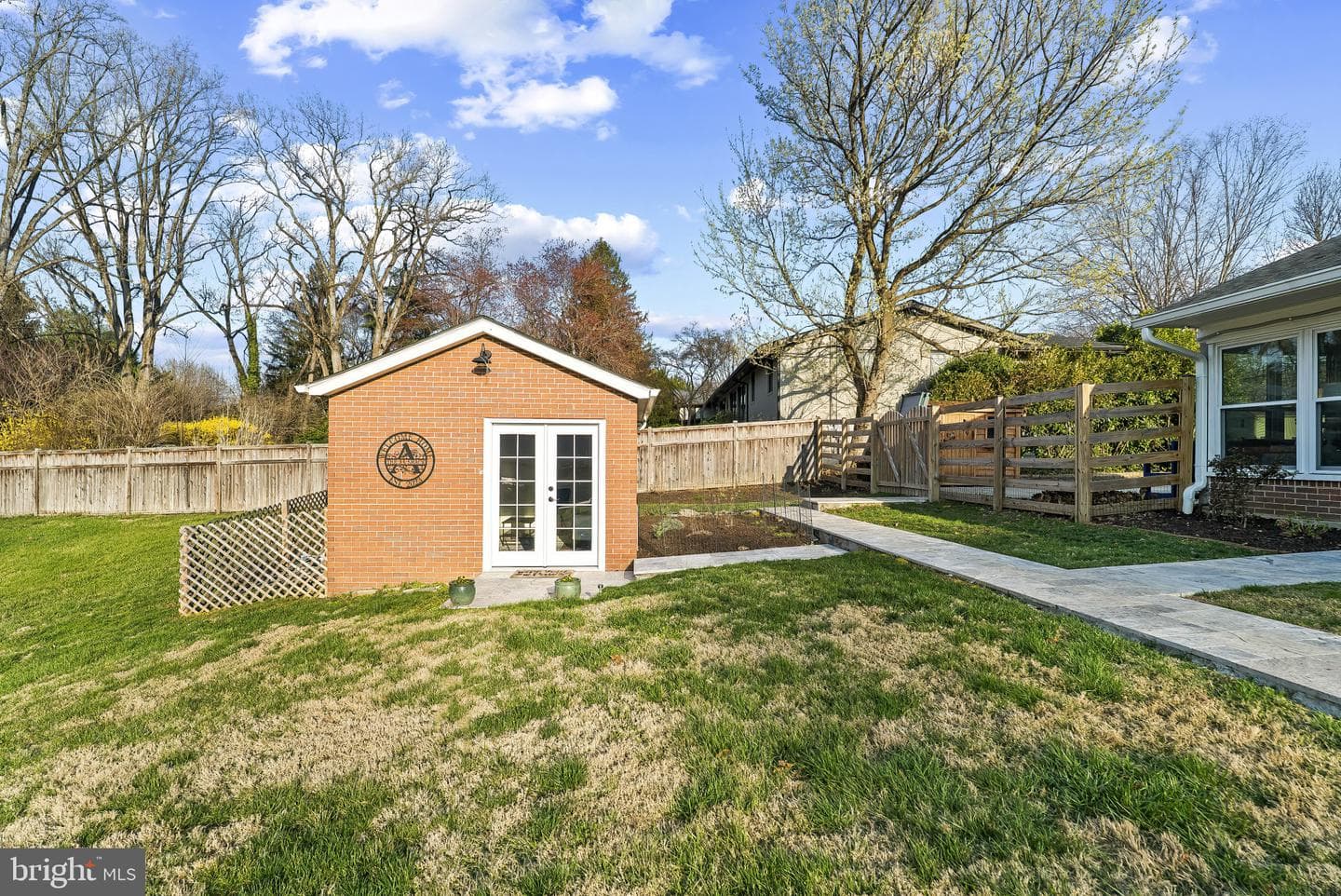 512 Quaint Acres Drive photo 37
