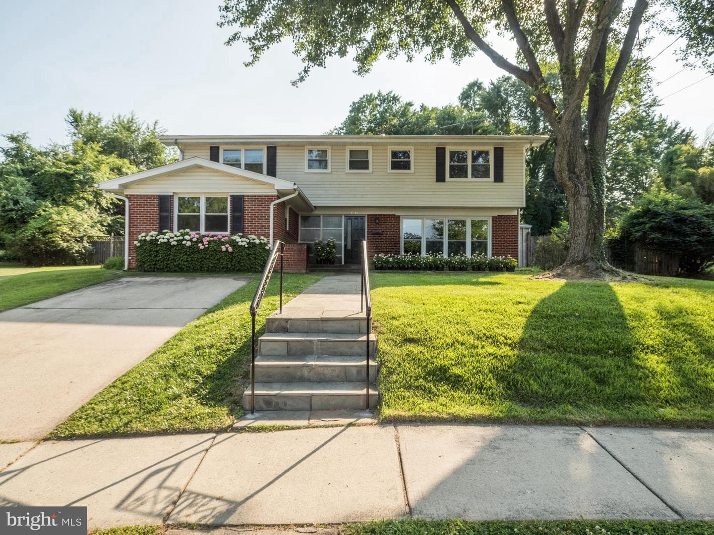 1512 Vivian Court