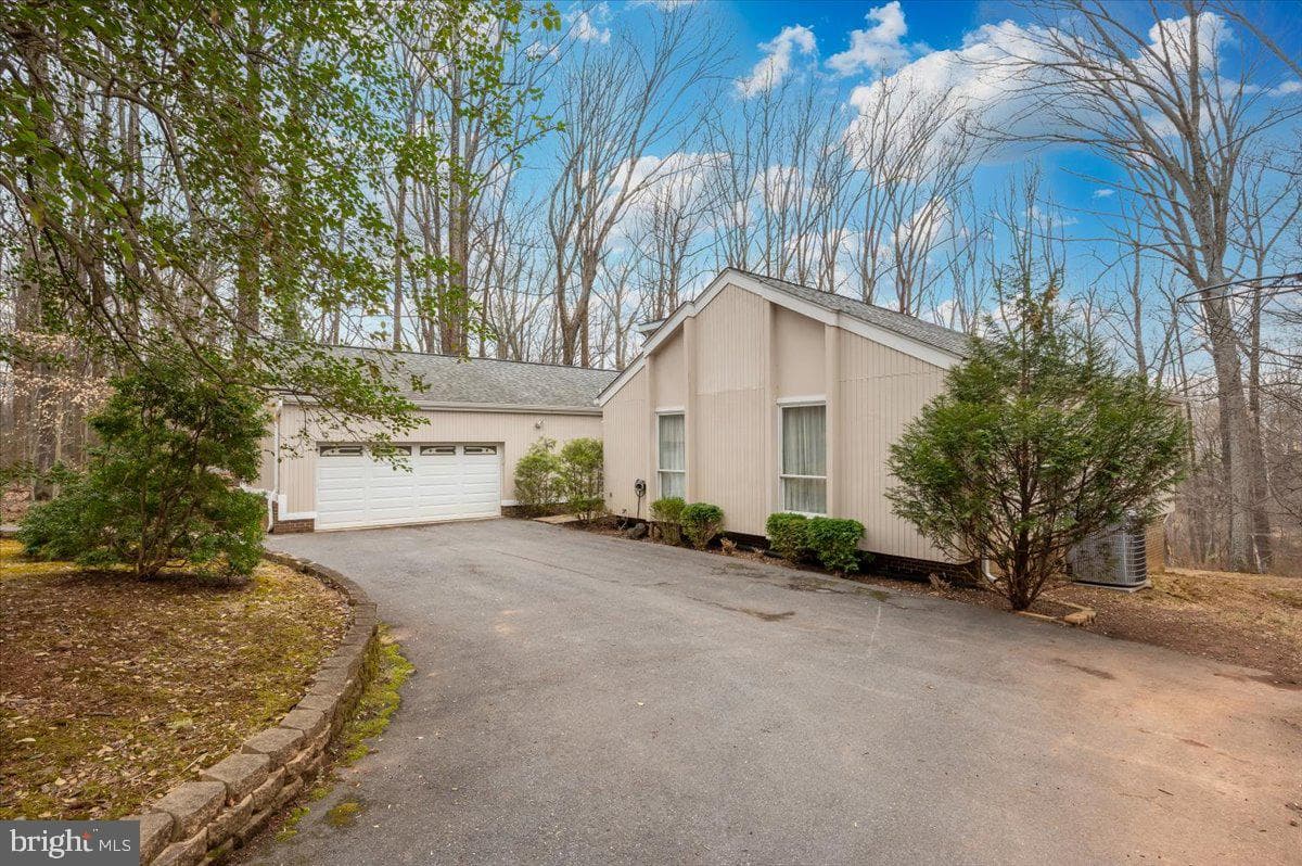 10101 Lloyd Road photo 5