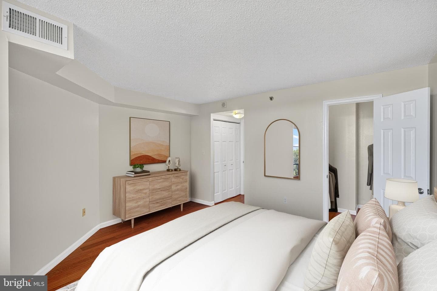 10101 Grosvenor Place #1603 photo 9