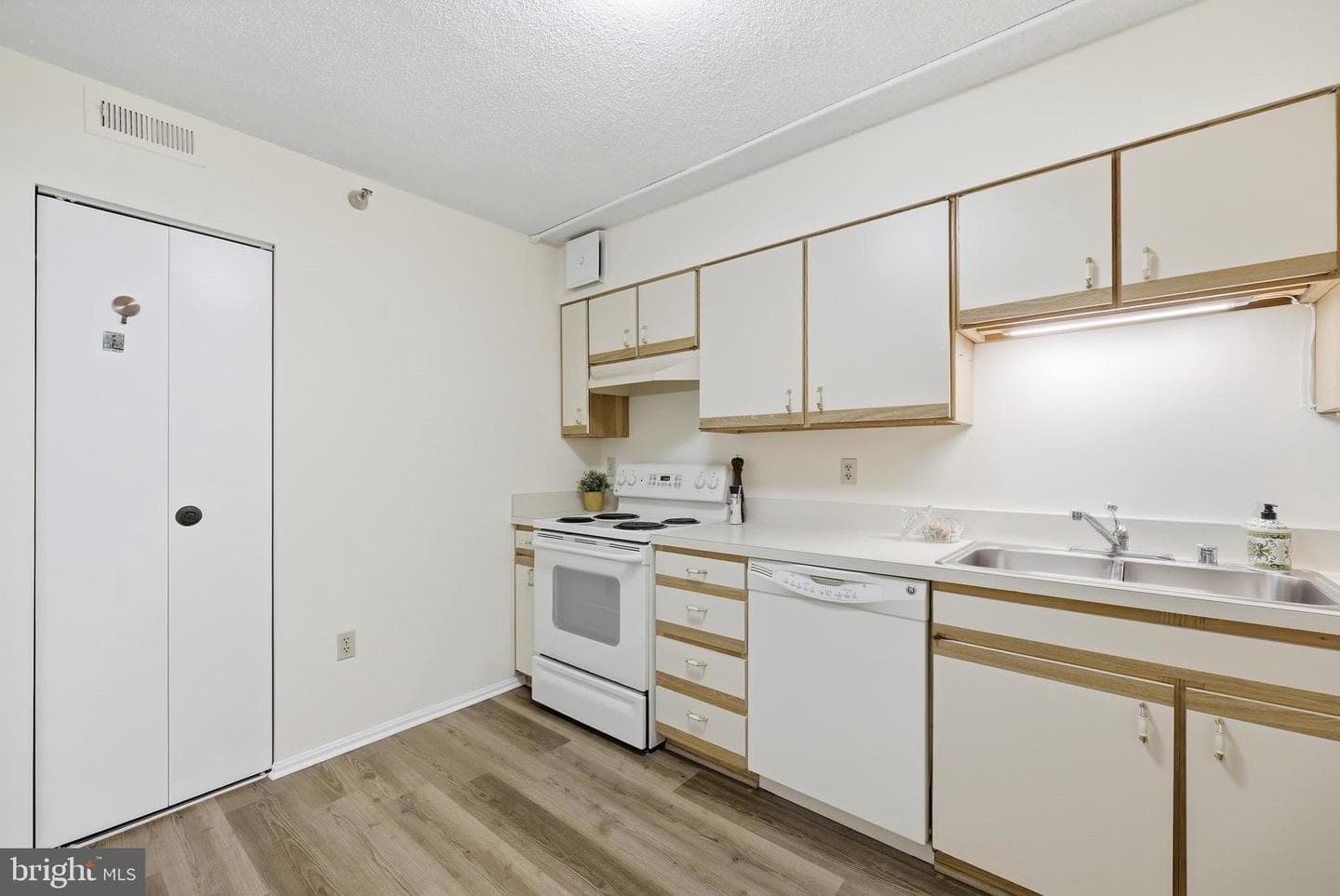 15107 Interlachen Drive #2-1006 photo 18