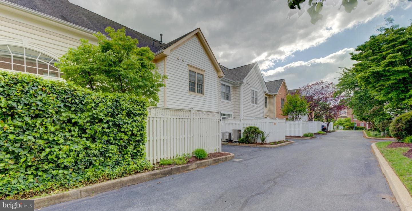 904 Oak Knoll Terrace photo 44
