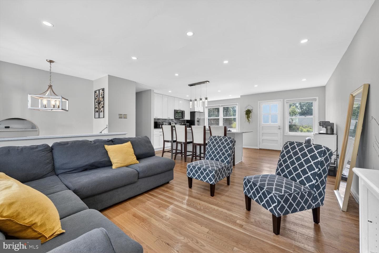 1104 Caddington Avenue photo 11