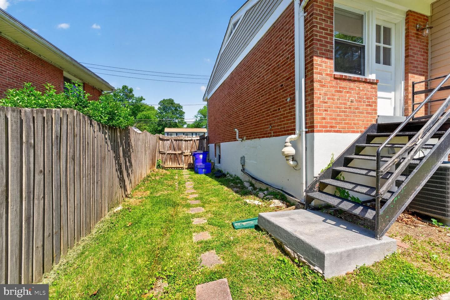 1104 Caddington Avenue photo 32