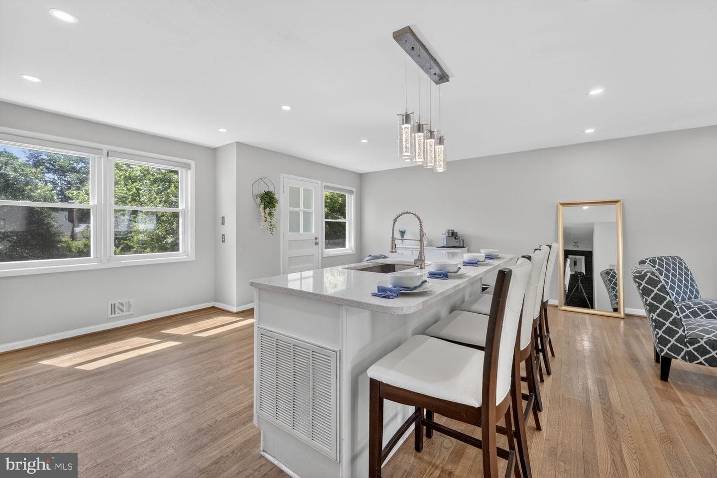 1104 Caddington Avenue photo 6