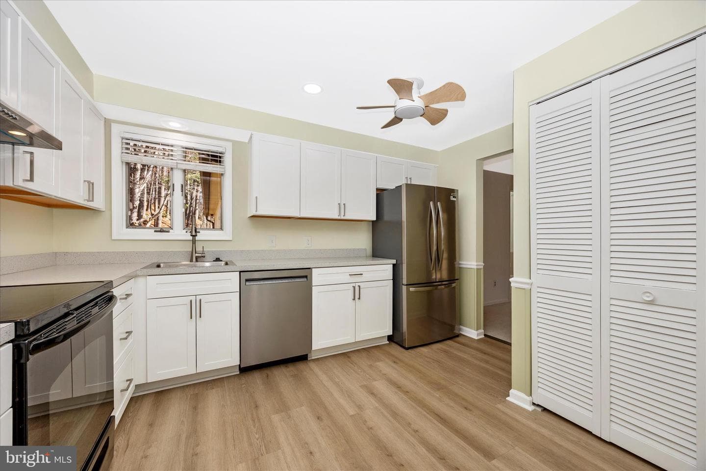 14 Cherry Grove photo 19
