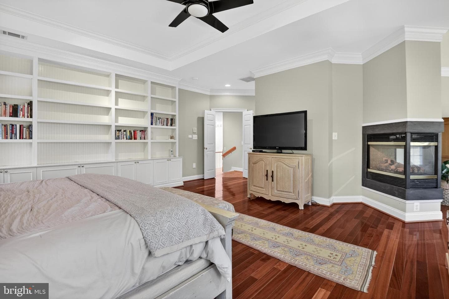 5807 Grosvenor Lane photo 31