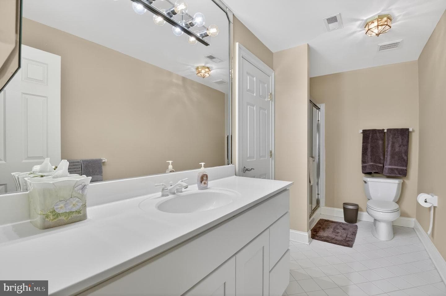 5807 Grosvenor Lane photo 55