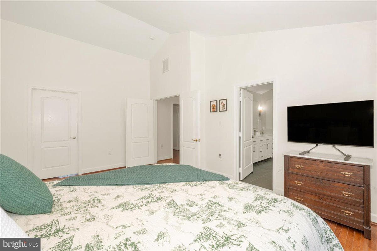 19716 Selby Avenue photo 34