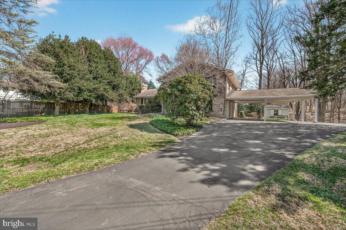 19005 Plummer Drive photo 4