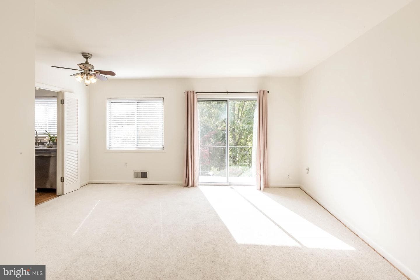 10650 Weymouth Street #201 photo 12