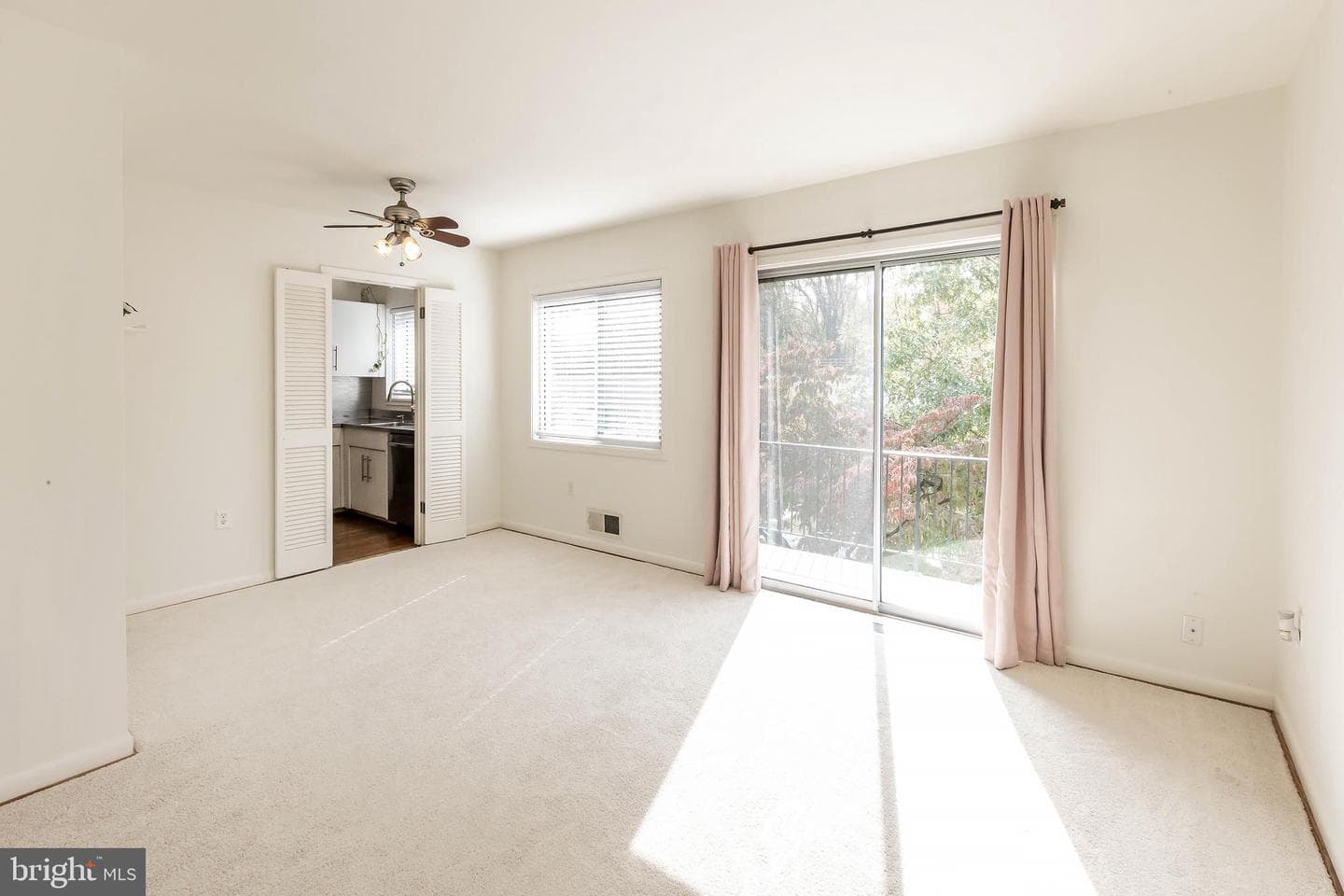 10650 Weymouth Street #201 photo 16