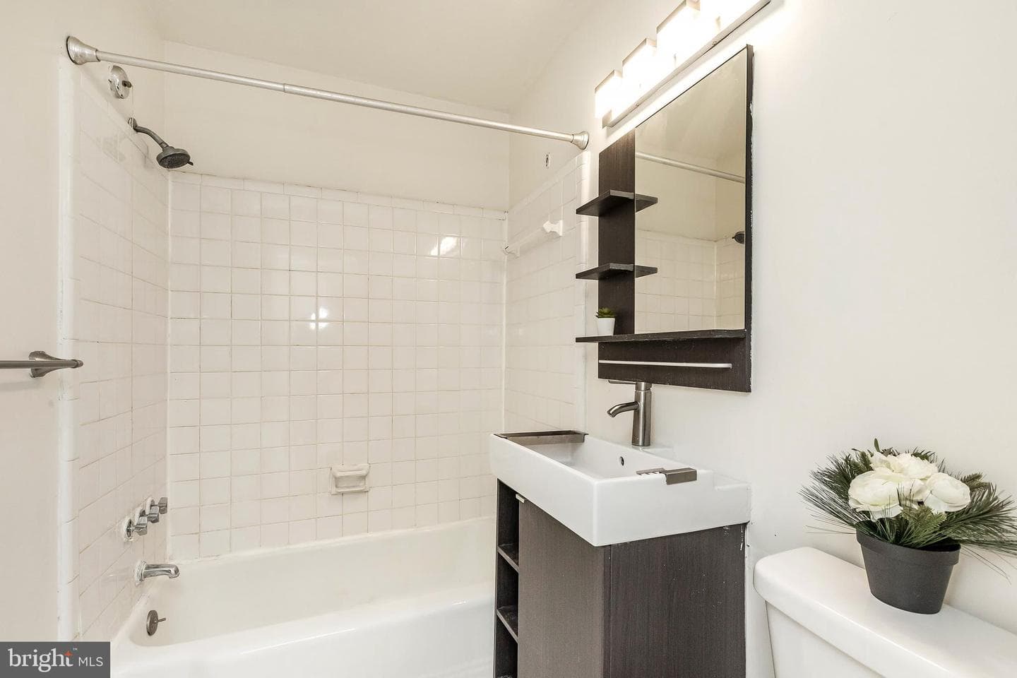 10650 Weymouth Street #201 photo 22