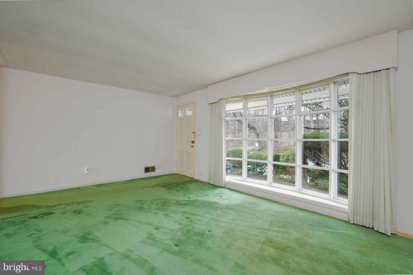 9403 Avenel Road photo 4