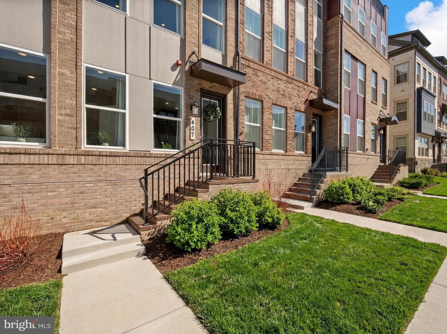 407 Armstrong Place photo 3
