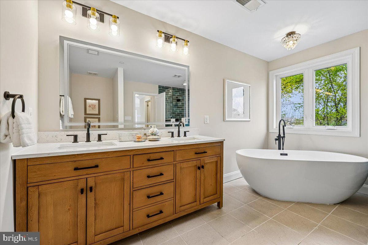 348 Howard Avenue photo 17