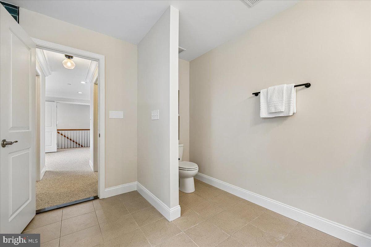 348 Howard Avenue photo 20
