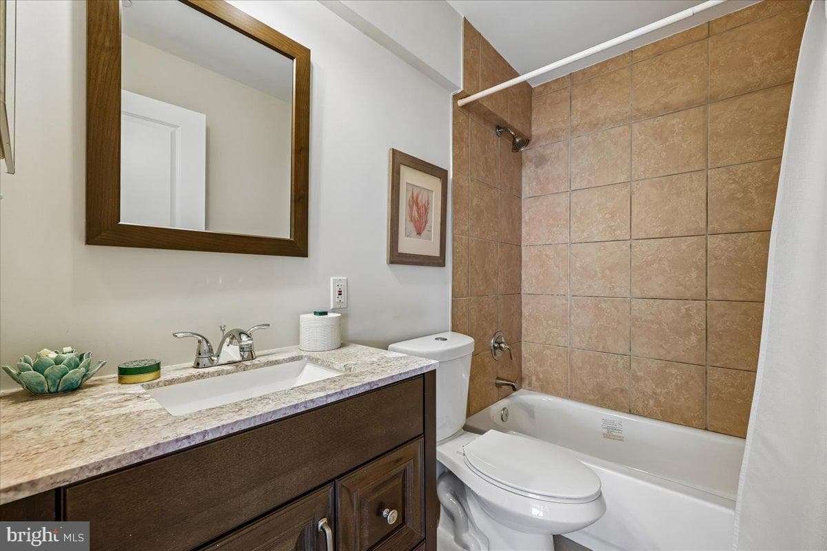 348 Howard Avenue photo 24