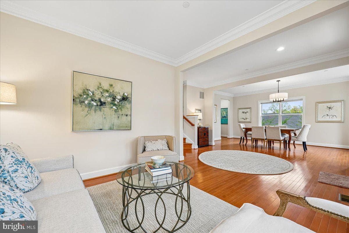 348 Howard Avenue photo 4