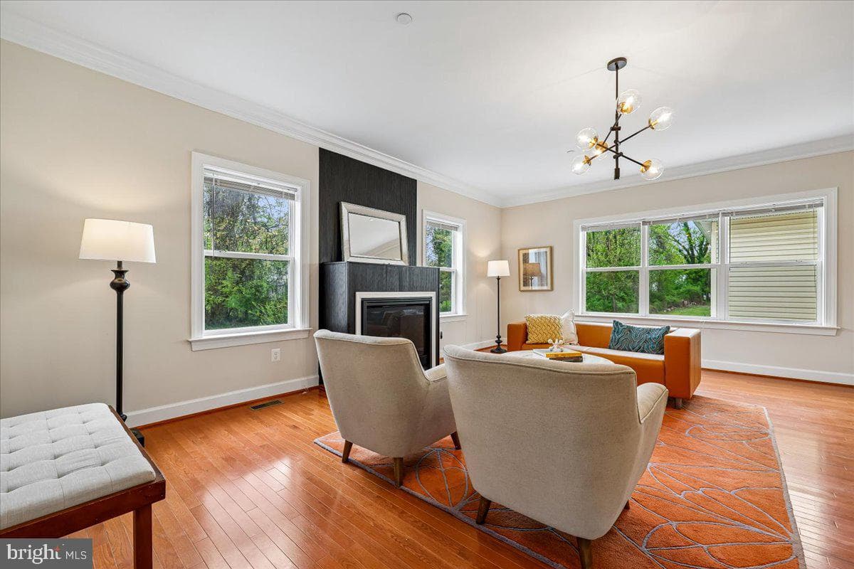 348 Howard Avenue photo 9
